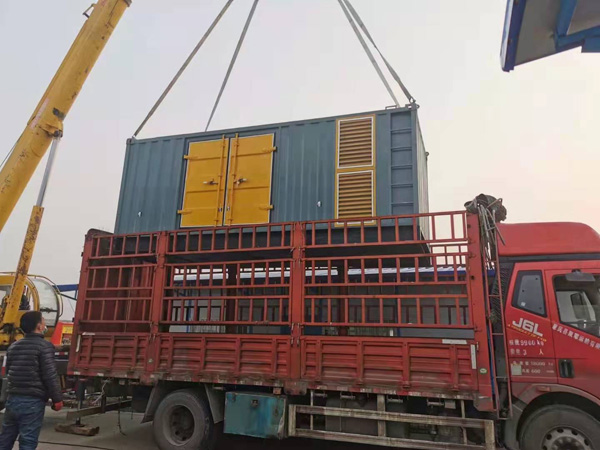 红旗如何根据测量要求选择合适的电压表量程?