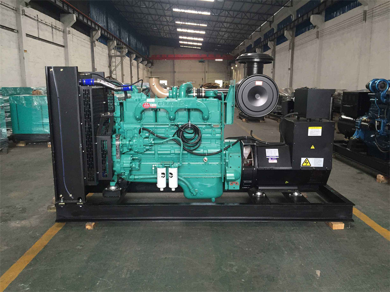 红旗如何判断一个电压表是否具有自动量程切换功能?