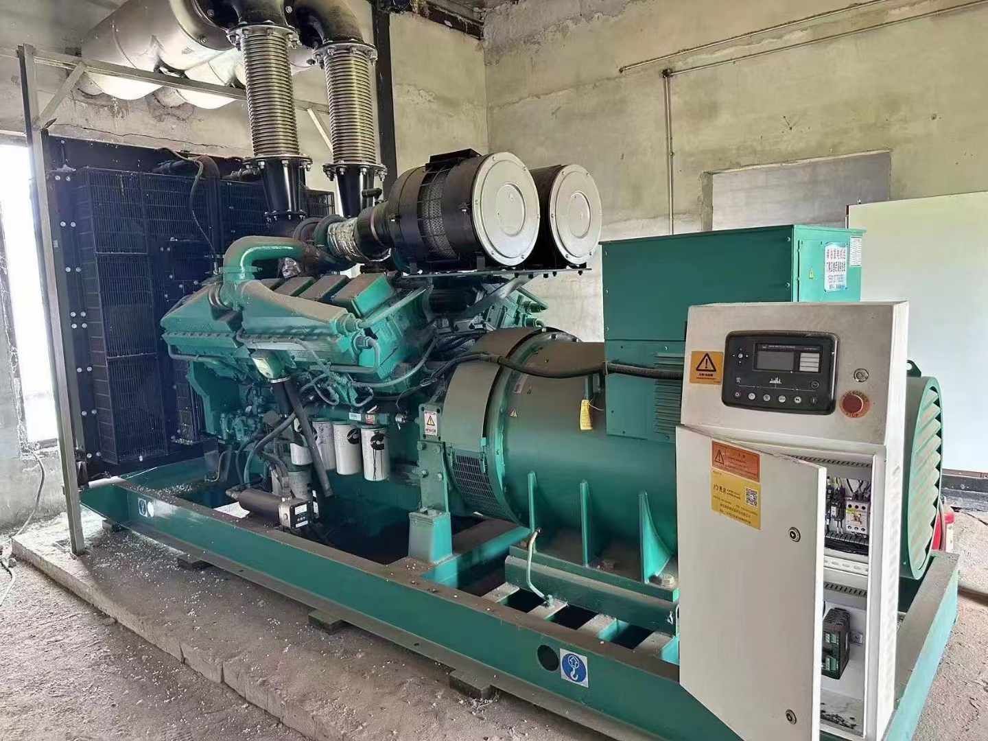 红旗无功补偿装置的性能评估需要考虑哪些因素？